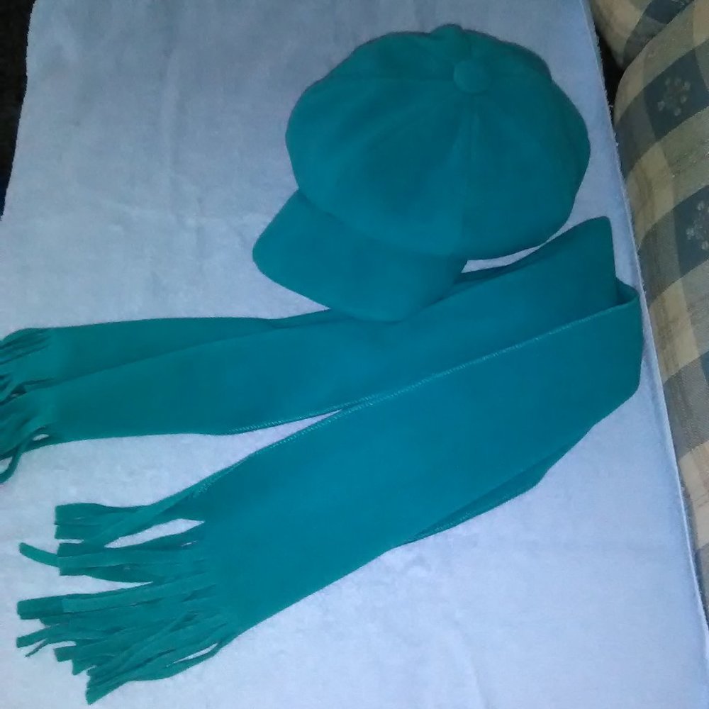Cute vintage blue velvet hat with scarf ensemble.